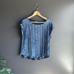 Belldini Women Crushed Velvet Twilight Blue Short Sleeve Shirt Cuffed Sleeve Sm.